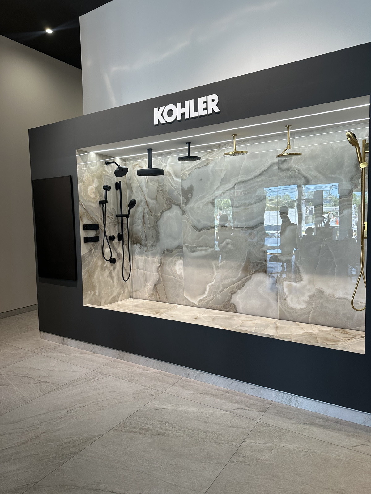 Kohler Showering cubicle with porcelain wall inside Interceramic Vallarta